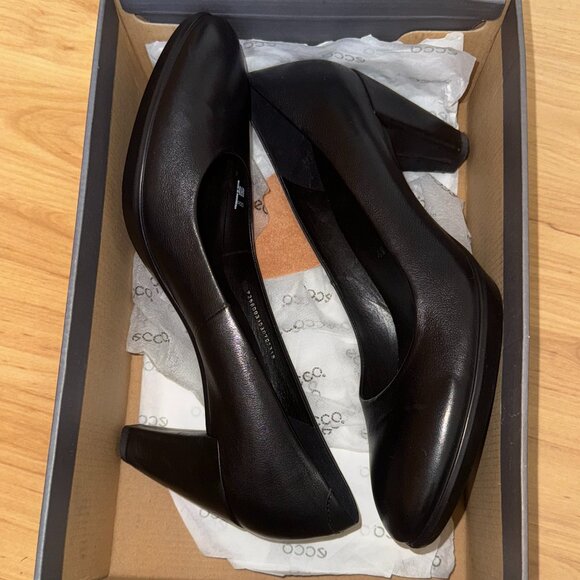 Ecco Shape 55 Plateau Pump - Picture 1 of 7